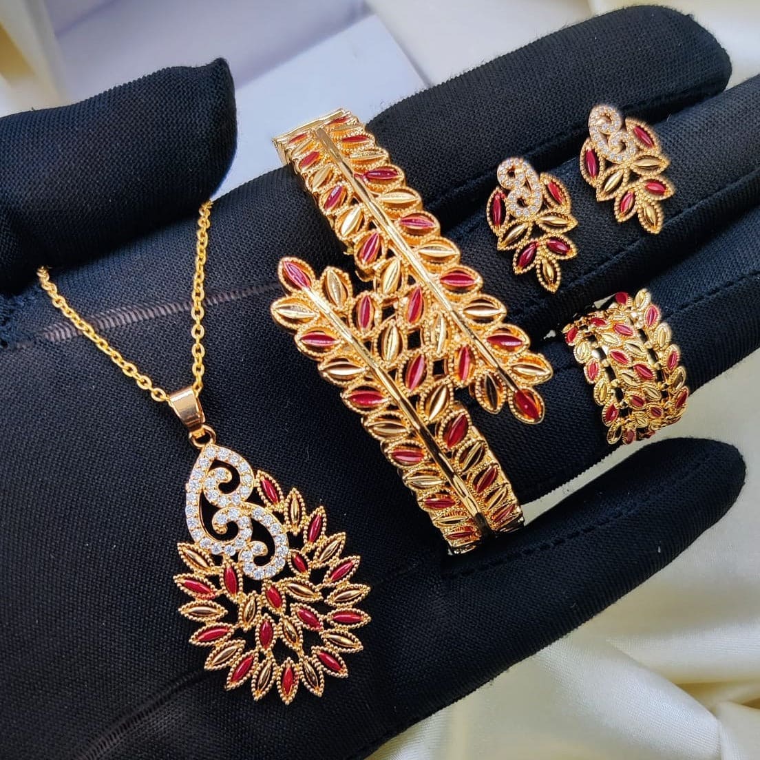 Twinkling Fancy Jewellery Set, Elegant Wedding Jewellery Set, Shining Stylish Leaves Jewellery Set Twinkling Fancy Jewellery Set, Elegant Wedding Jewellery Set, Shining Stylish Leaves Jewellery Set